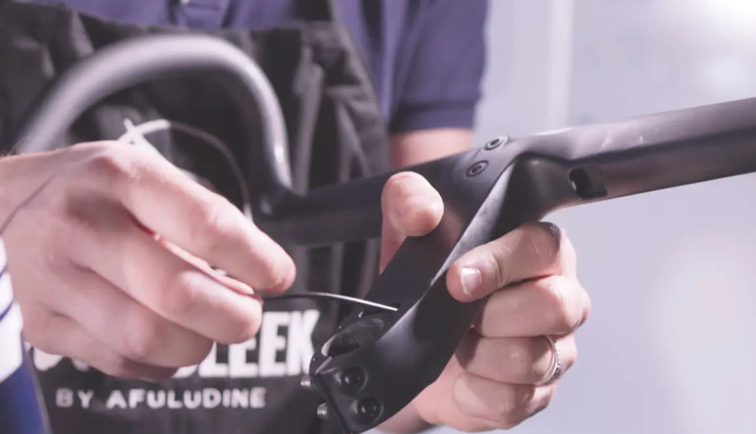 montage d'un cockpit integré sur vélo de route